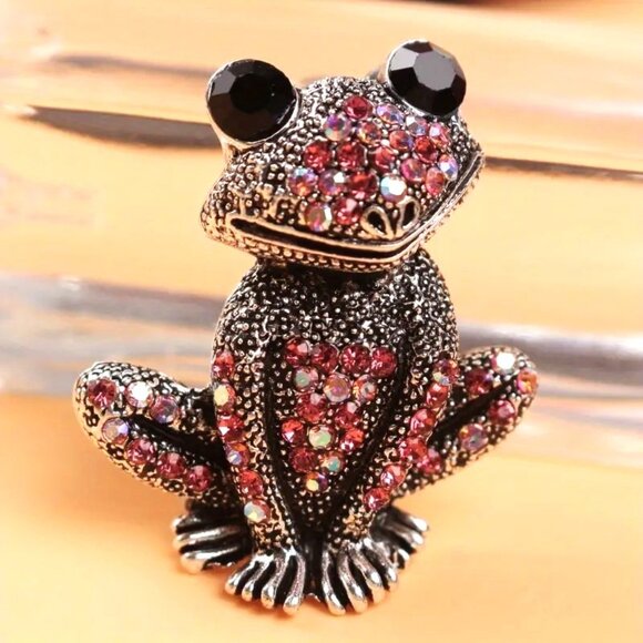 Frog Rhinestone Brooch Pin Stylish Sparkle Glam Pink Black Eyes Silver Sparkle - Picture 3 of 5